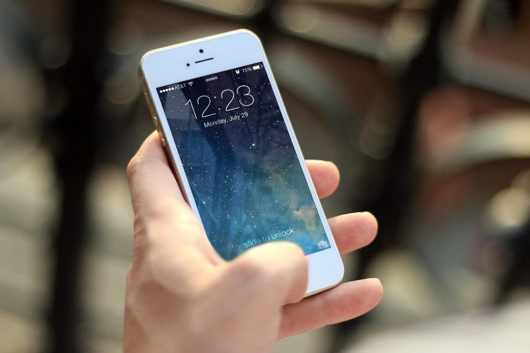 nu aud cand vorbesc la telefon iphone